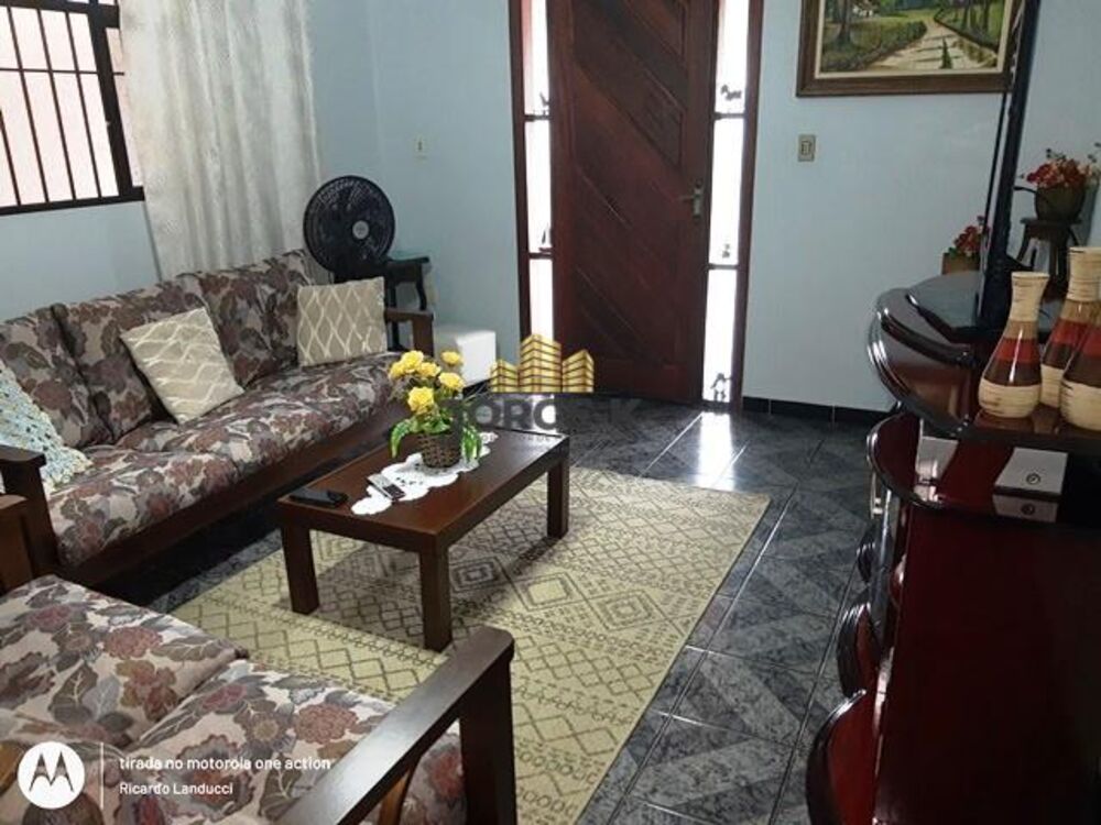 Casa, 3 quartos, 231 m² - Foto 1