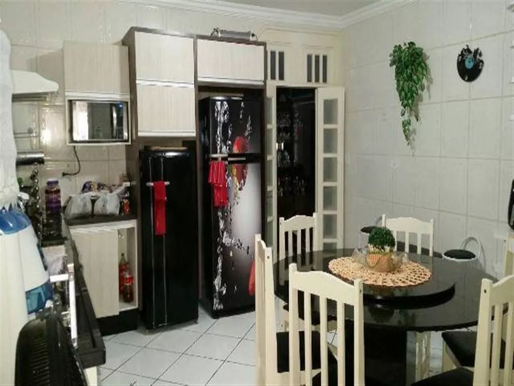 Sobrado à venda com 3 quartos, 180m² - Foto 2