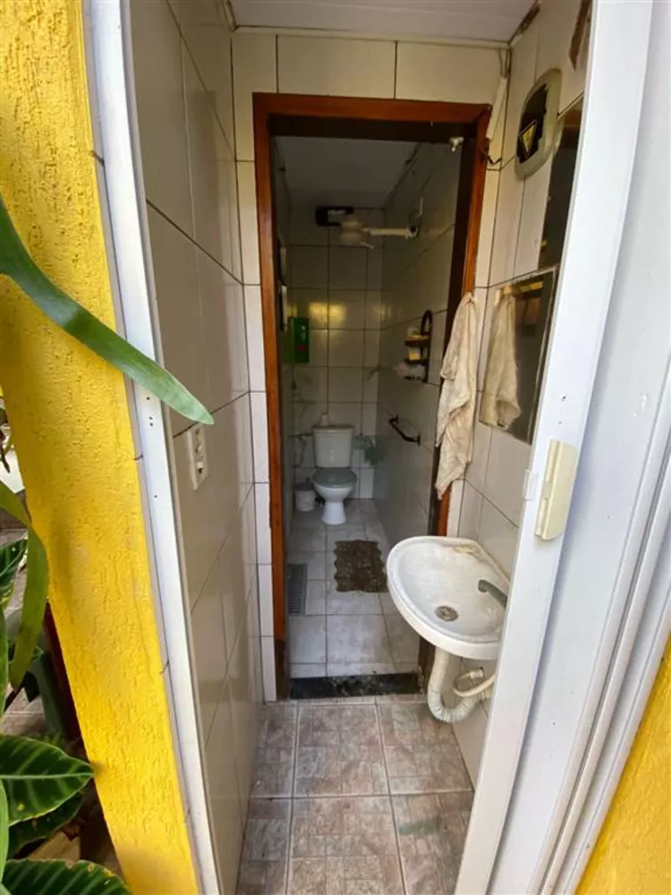 Casa à venda com 3 quartos, 196m² - Foto 2