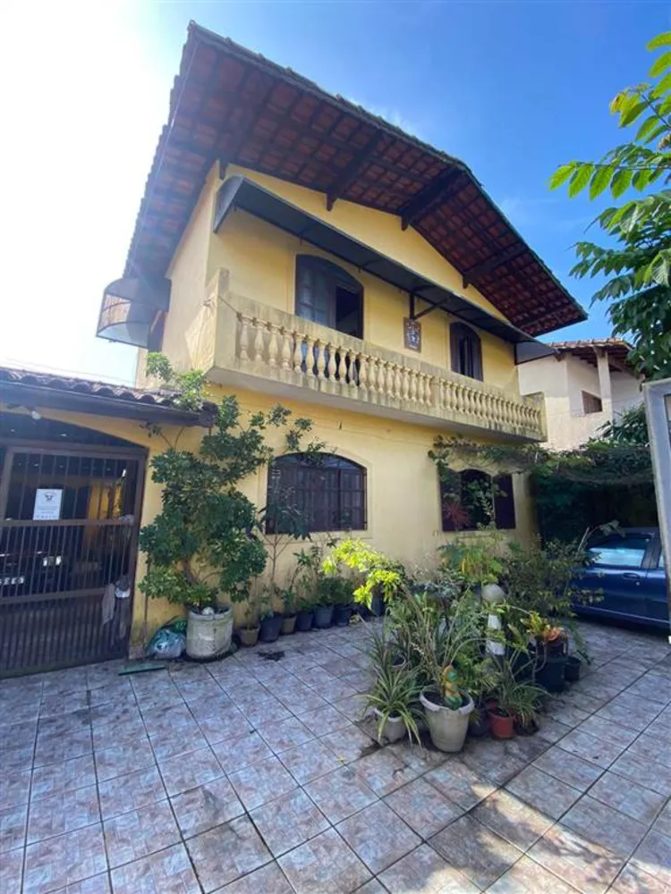 Casa à venda com 3 quartos, 196m² - Foto 1