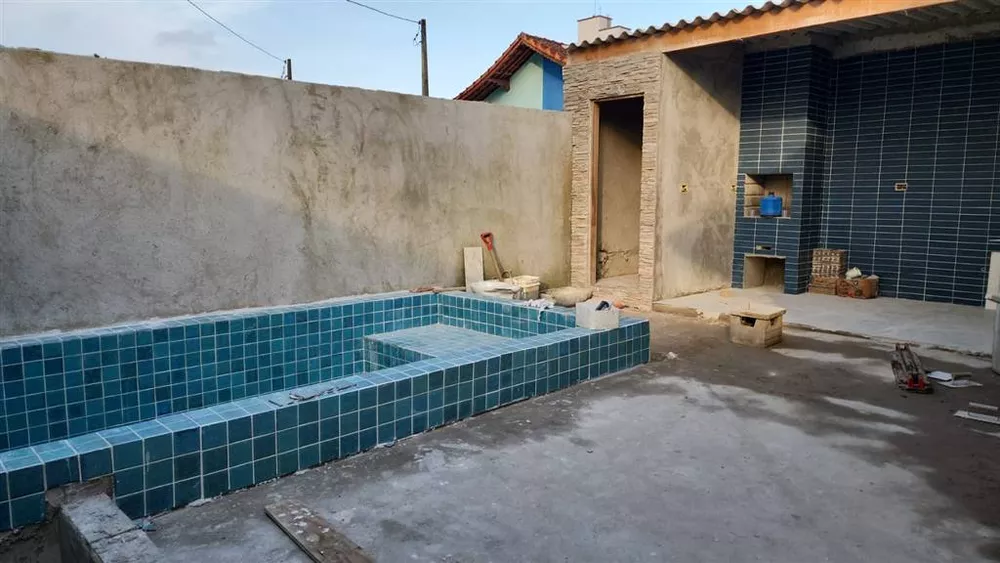 Casa à venda com 3 quartos, 88m² - Foto 1