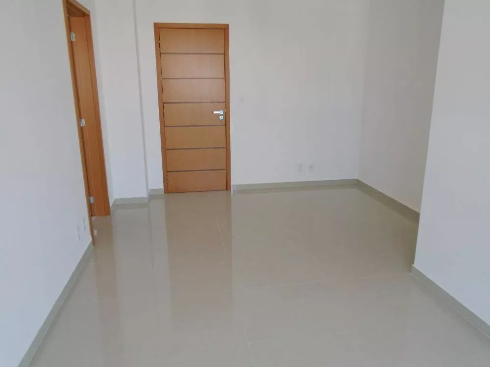 Apartamento à venda com 2 quartos, 68m² - Foto 2