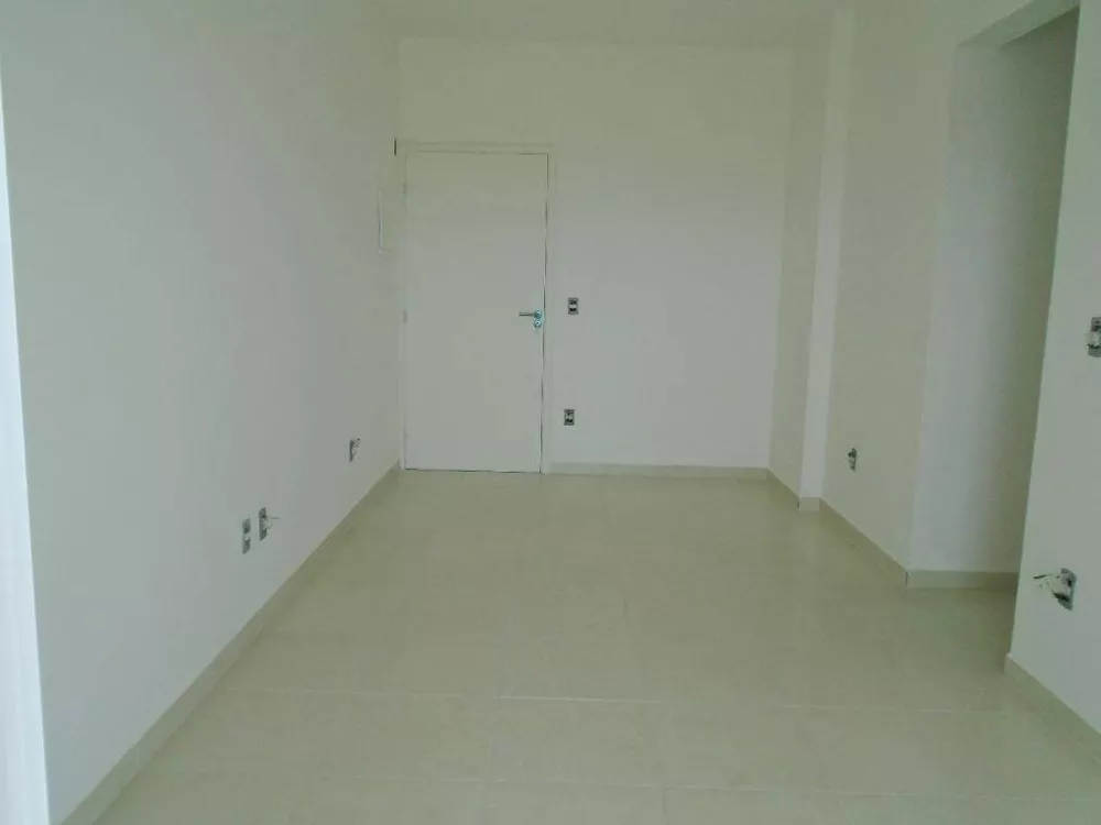 Apartamento à venda com 2 quartos, 75m² - Foto 3