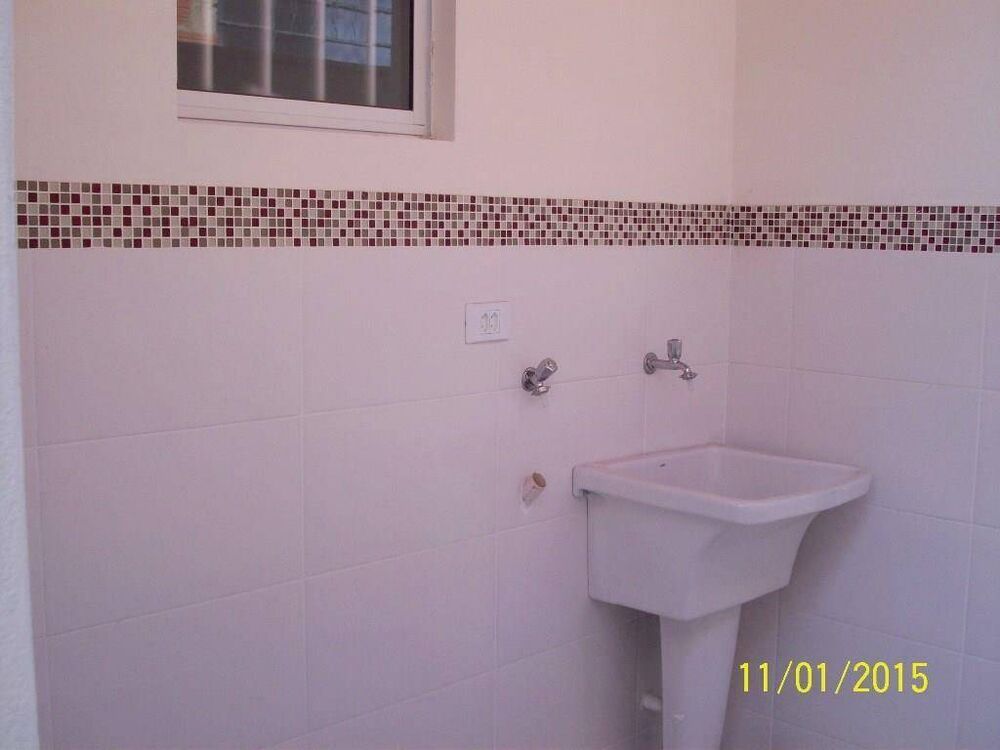 Casa à venda com 2 quartos, 70m² - Foto 3