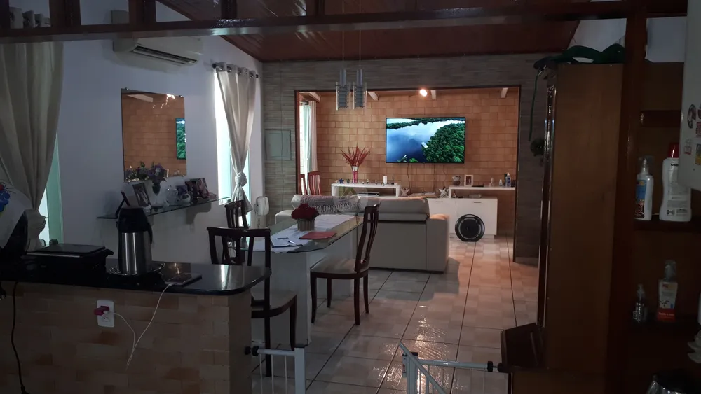 Casa, 3 quartos, 249 m² - Foto 2