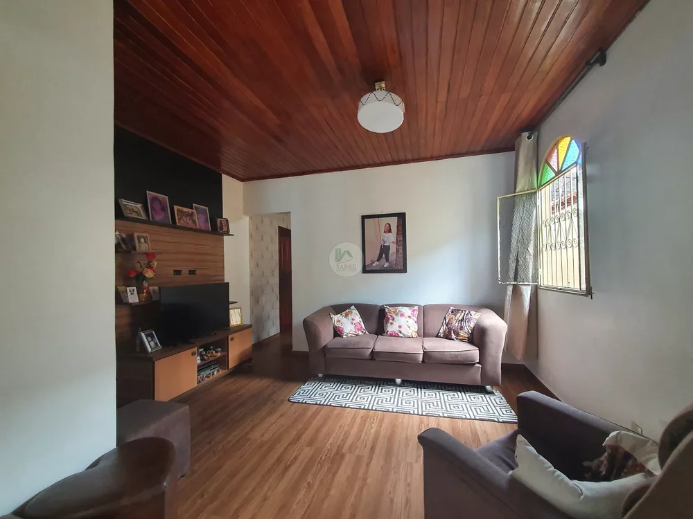 Casa à venda com 3 quartos, 233m² - Foto 2