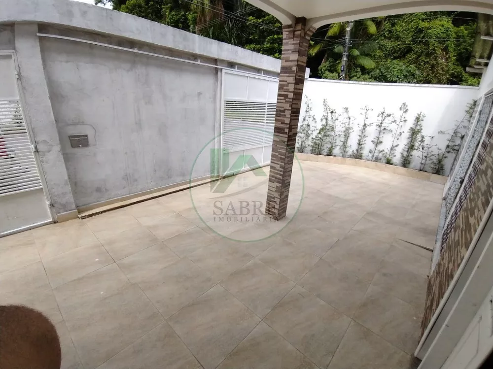 Casa à venda com 5 quartos, 230m² - Foto 3