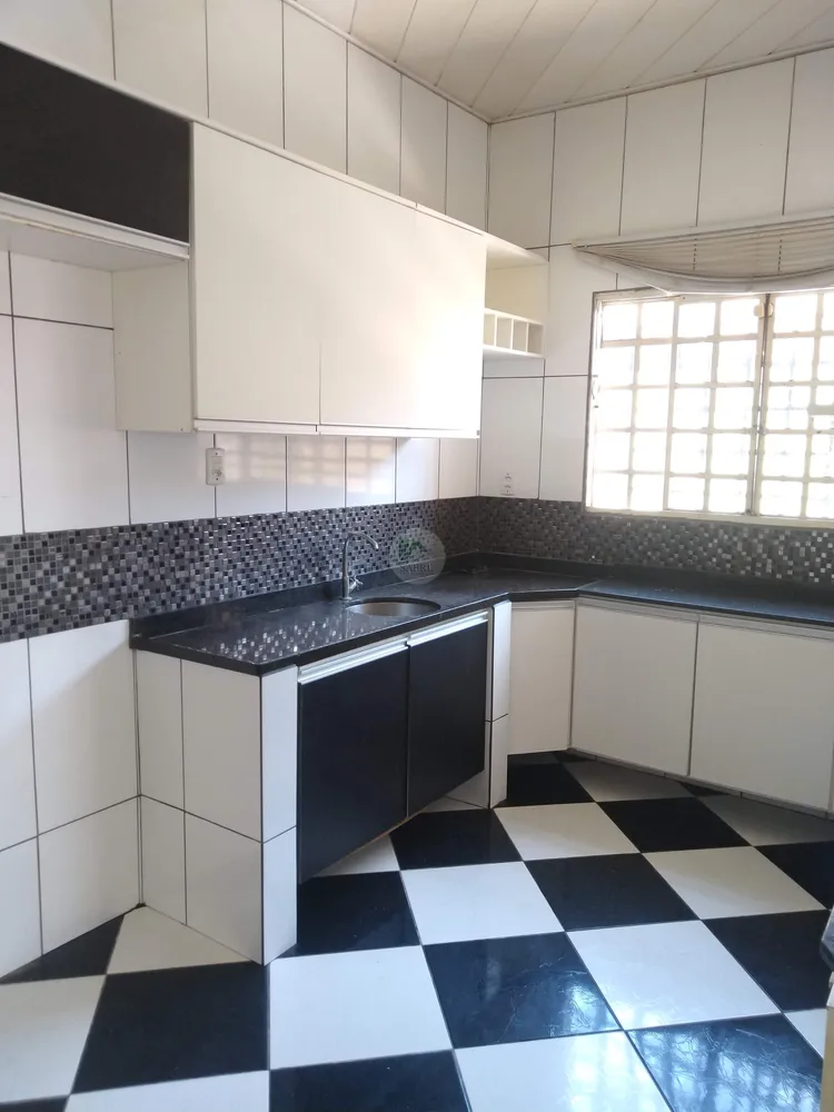 Casa, 4 quartos, 231 m² - Foto 2