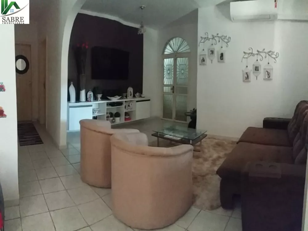 Casa, 3 quartos, 232 m² - Foto 1