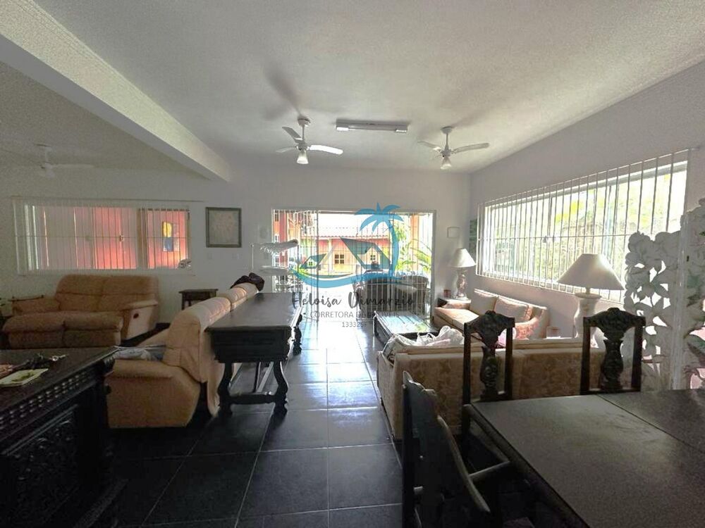Casa à venda com 4 quartos, 250m² - Foto 1
