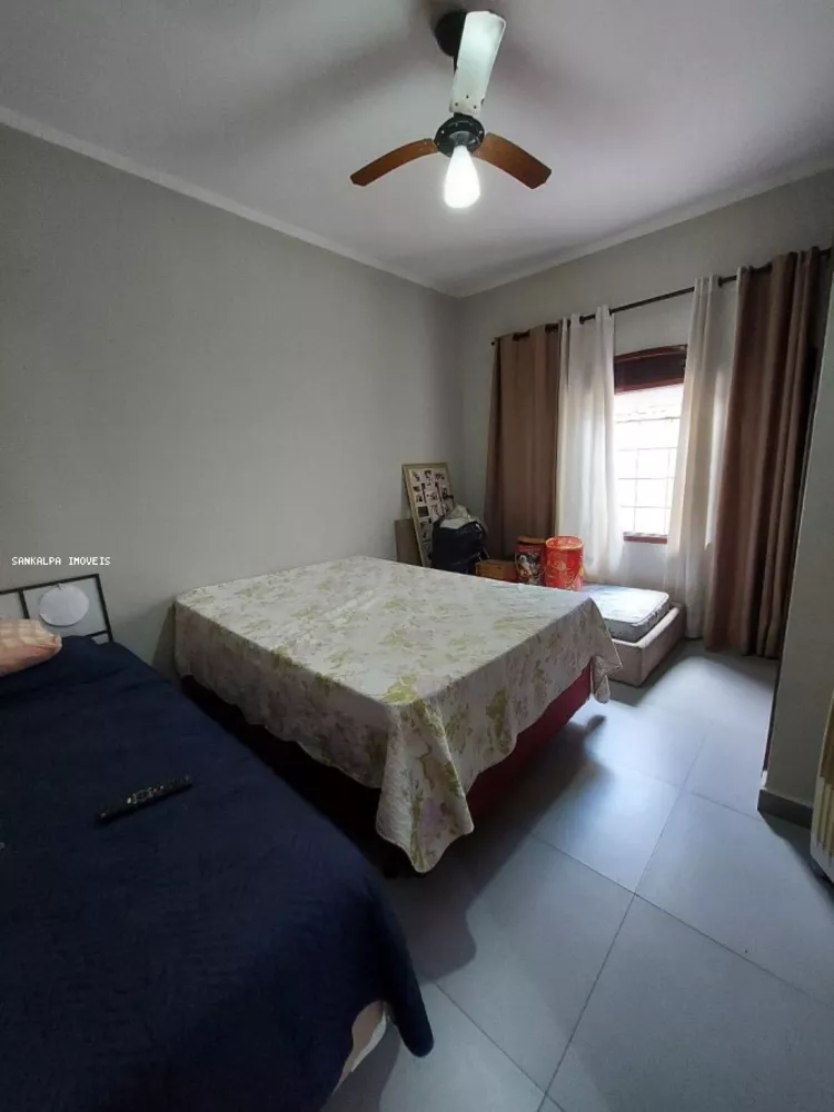 Casa, 4 quartos, 249 m² - Foto 1