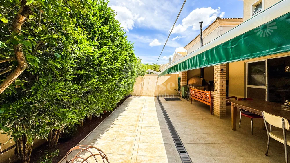 Casa, 4 quartos, 240 m² - Foto 1