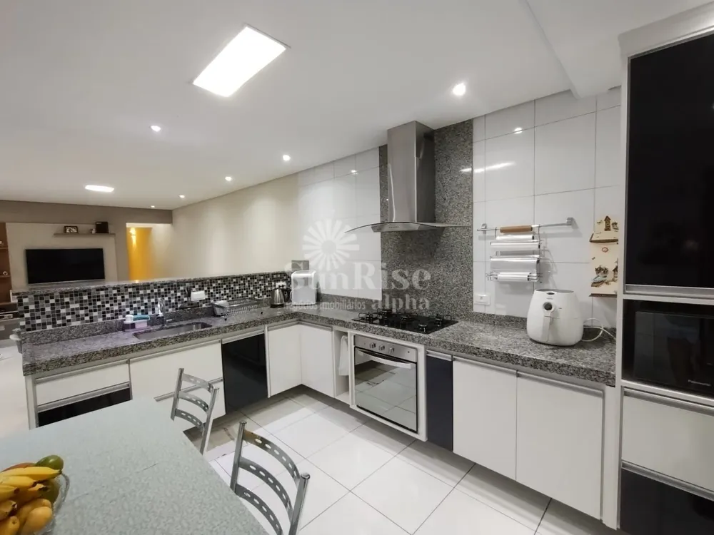Casa, 3 quartos, 204 m² - Foto 1