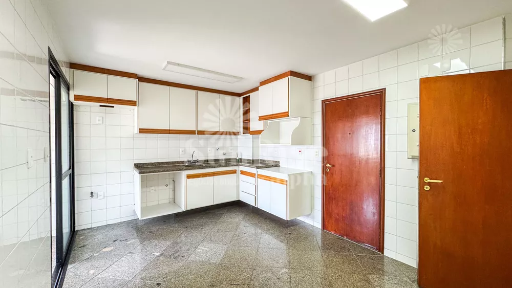 Apartamento para alugar com 3 quartos, 164m² - Foto 2