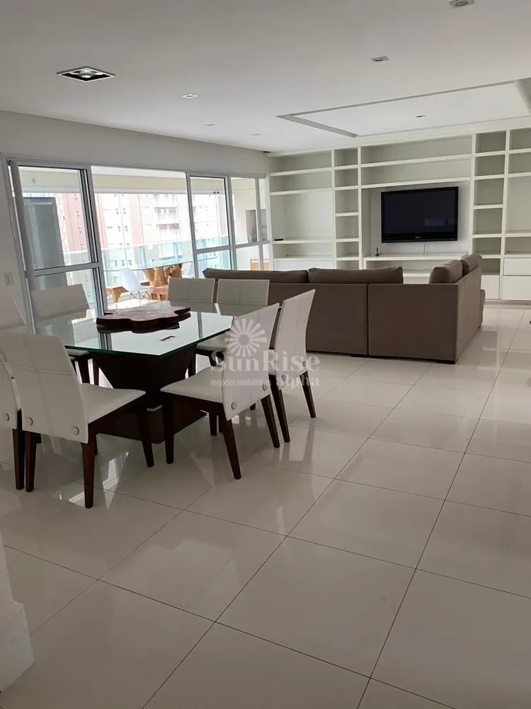 Apartamento, 3 quartos, 212 m² - Foto 1