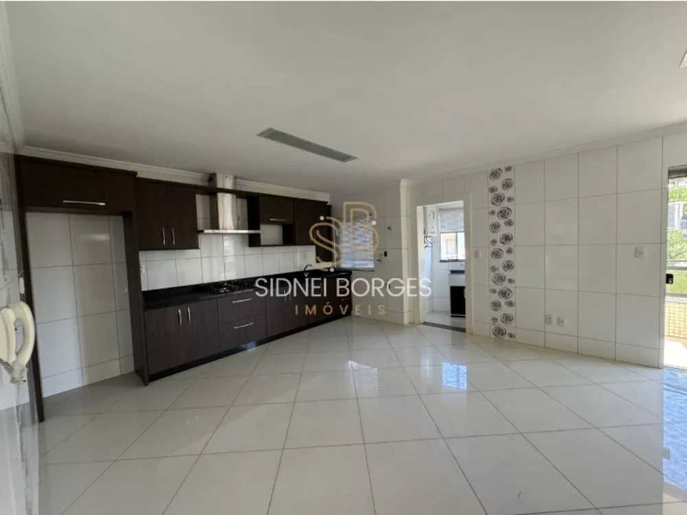 Apartamento para alugar com 3 quartos, 211m² - Foto 2