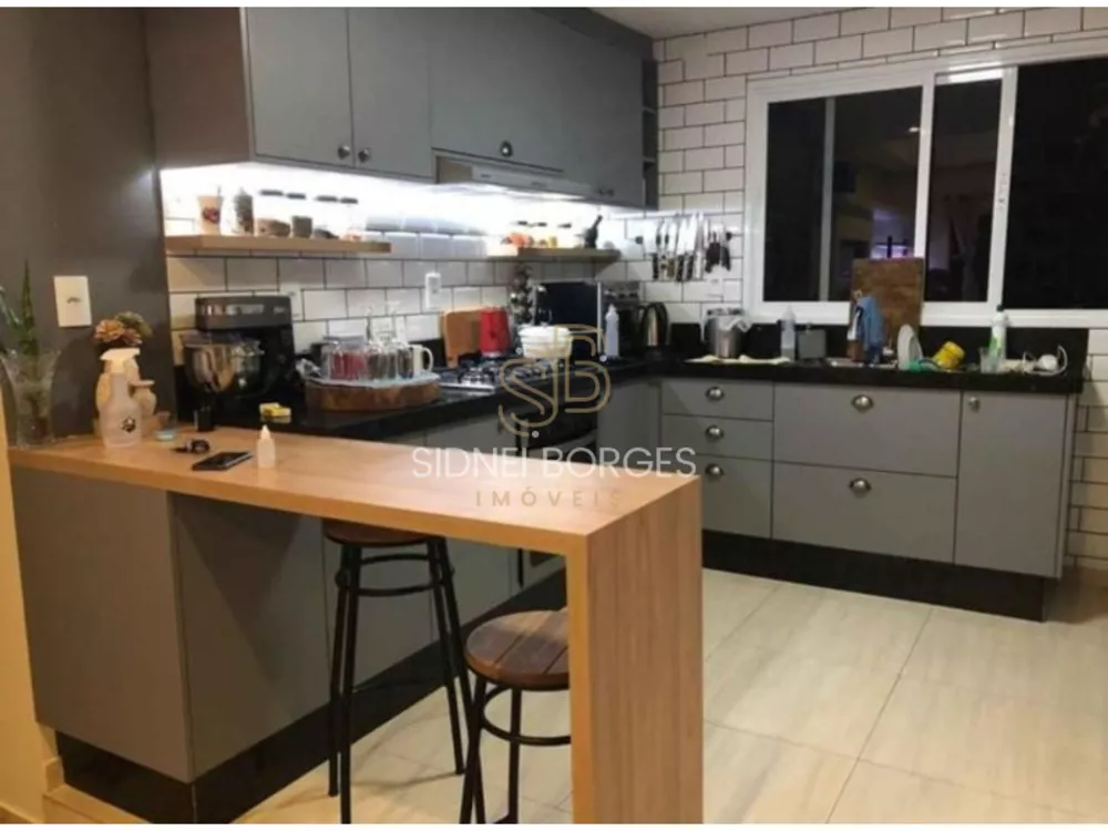 Casa à venda com 2 quartos, 70m² - Foto 4