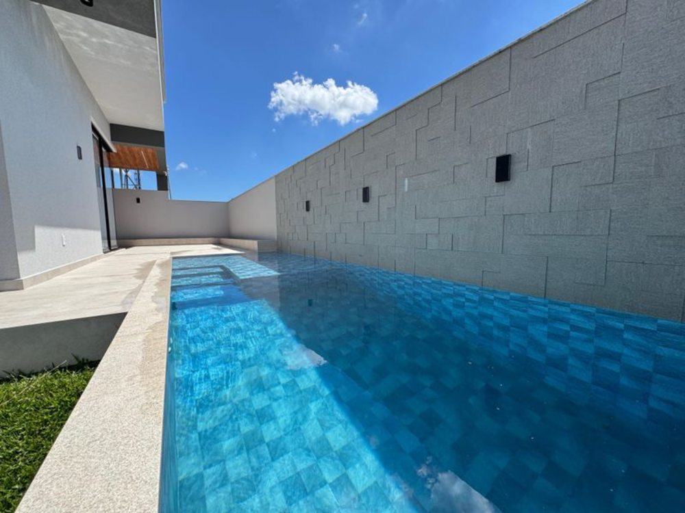 Casa à venda com 4 quartos, 221m² - Foto 1
