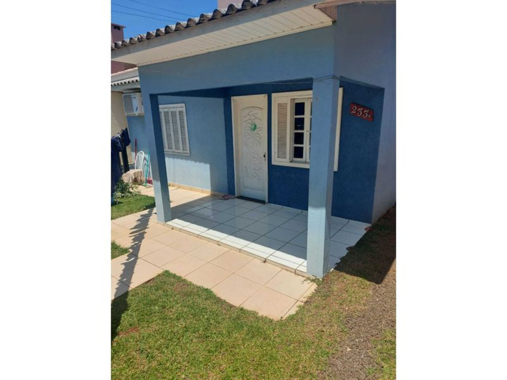 Casa à venda com 2 quartos, 64m² - Foto 1