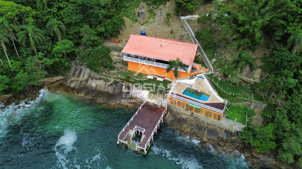 Casa à venda com 6 quartos, 247m² - Foto 1