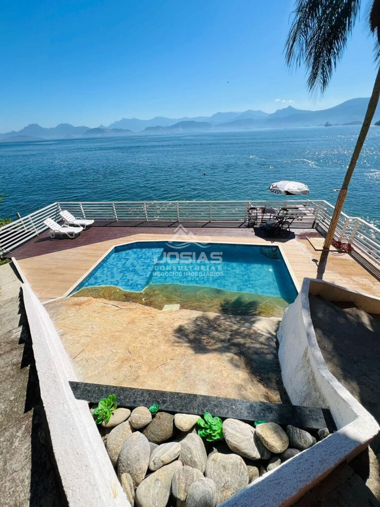 Casa à venda com 6 quartos, 247m² - Foto 7