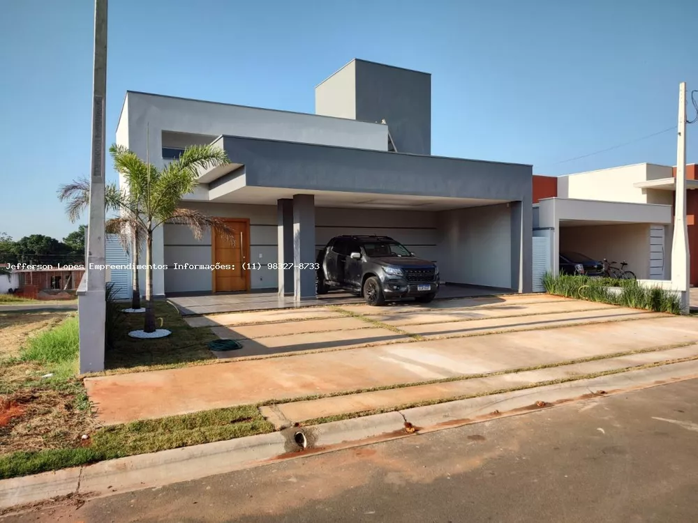 Casa à venda com 3 quartos, 330m² - Foto 2