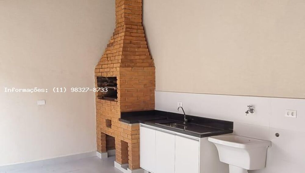 Casa para alugar com 3 quartos, 250m² - Foto 2