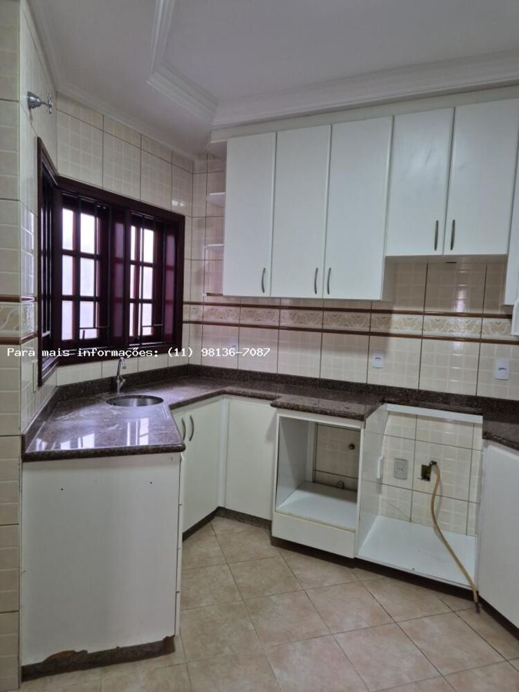 Casa à venda com 4 quartos, 250m² - Foto 9
