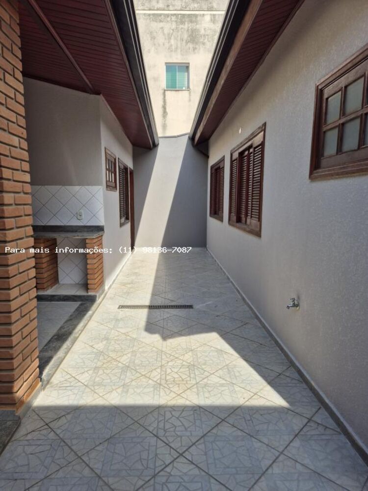 Casa à venda com 4 quartos, 250m² - Foto 3