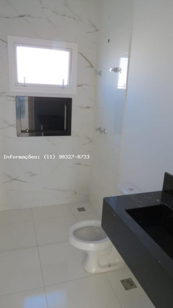 Casa à venda com 4 quartos, 321m² - Foto 1