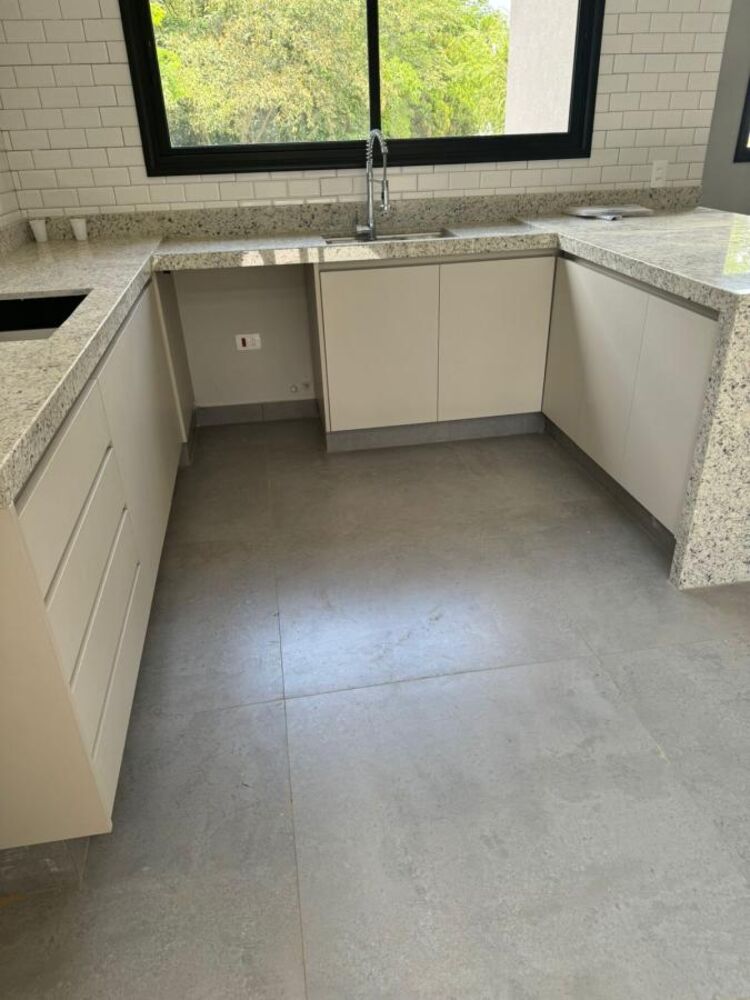 Casa à venda com 3 quartos, 180m² - Foto 1