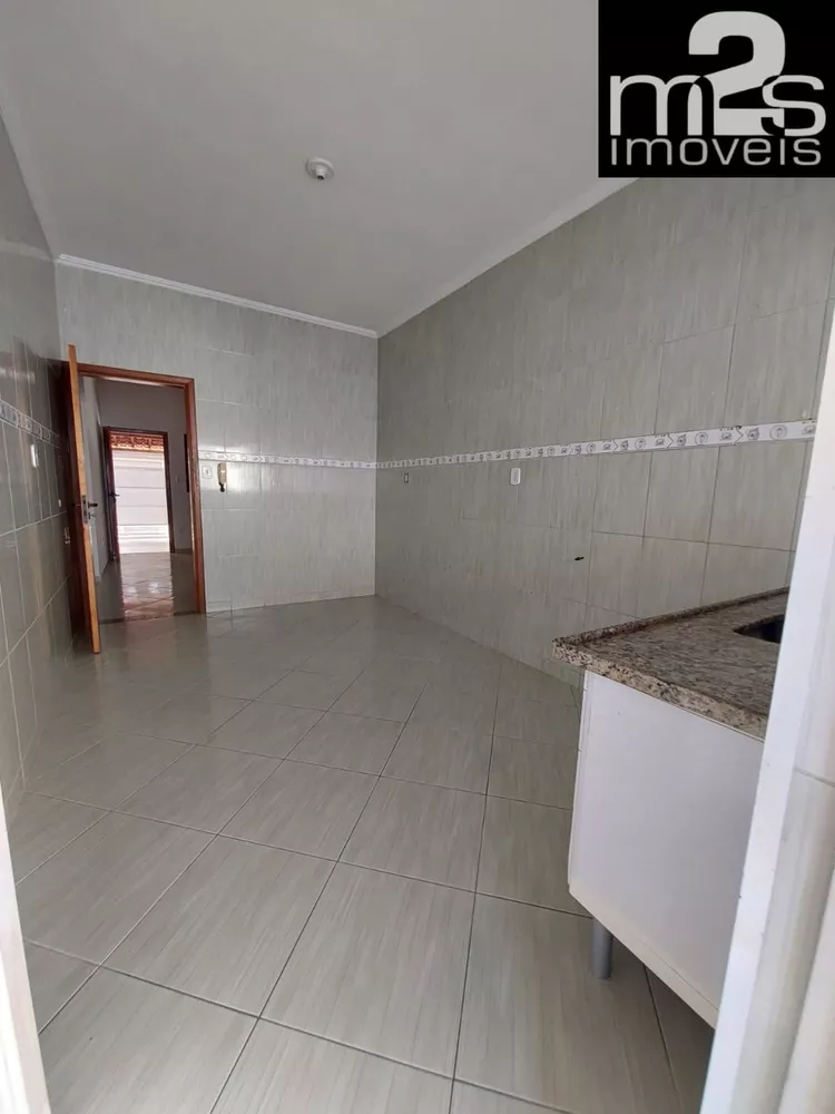 Casa à venda com 2 quartos, 100m² - Foto 4