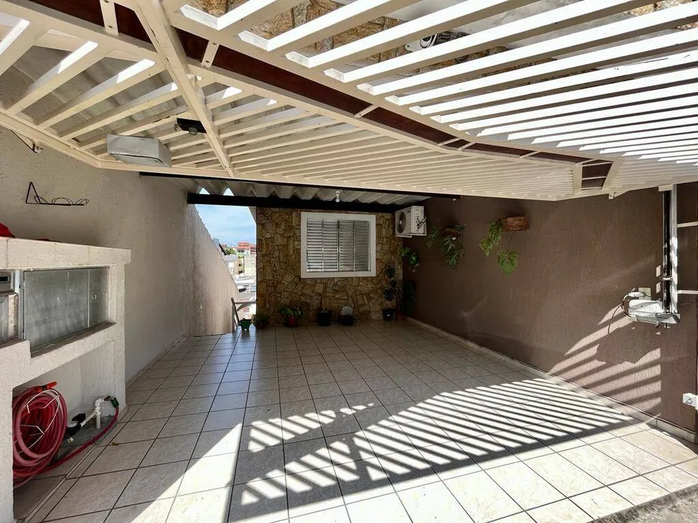 Casa, 3 quartos, 200 m² - Foto 1