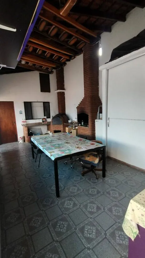 Casa, 5 quartos, 227 m² - Foto 1