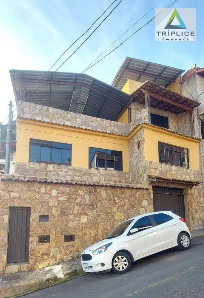 Casa à venda com 7 quartos, 450m² - Foto 1