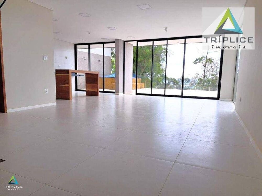 Casa de Condomínio à venda com 4 quartos, 365m² - Foto 2