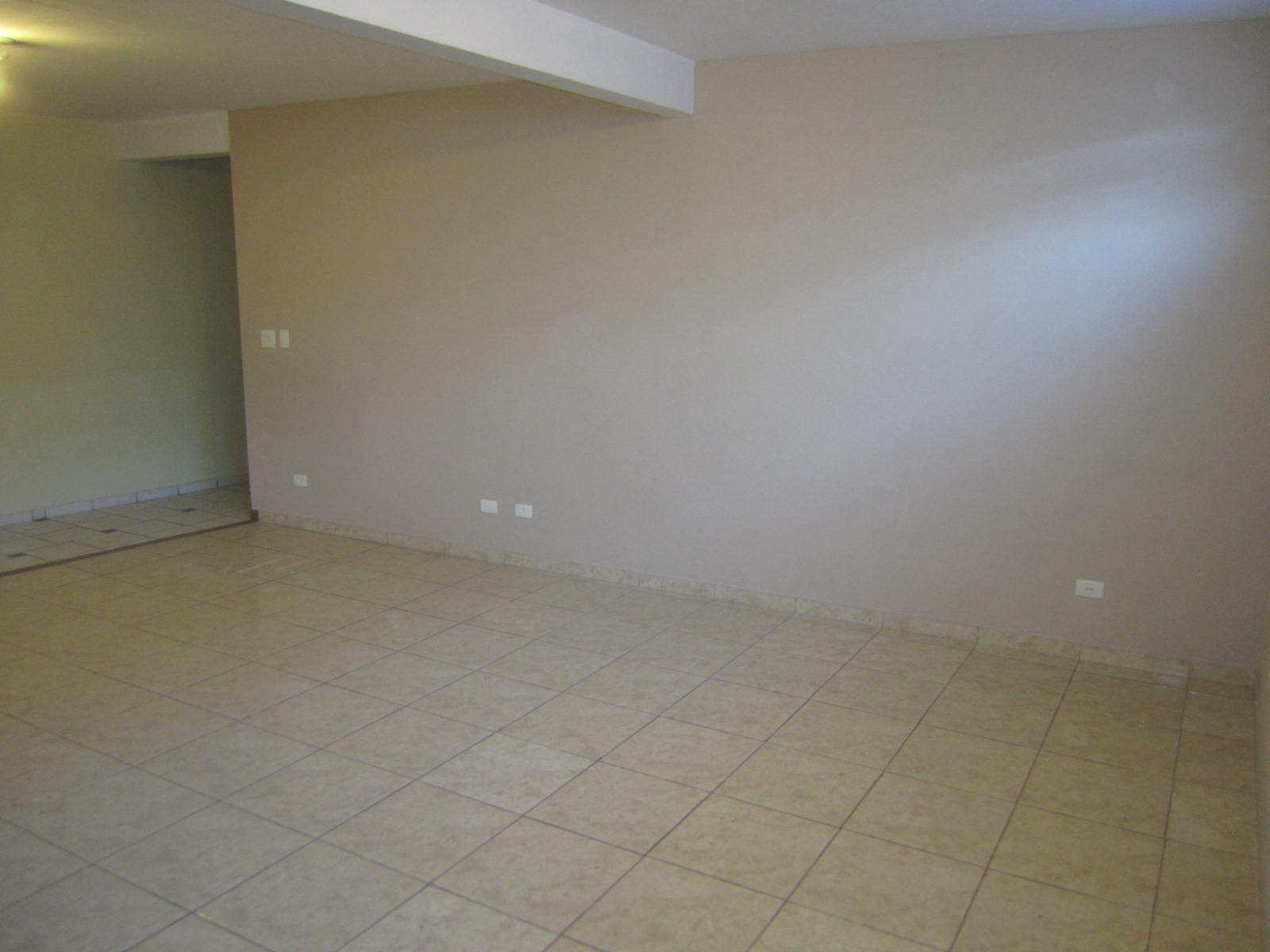 Casa para alugar com 1 quarto, 90m² - Foto 1