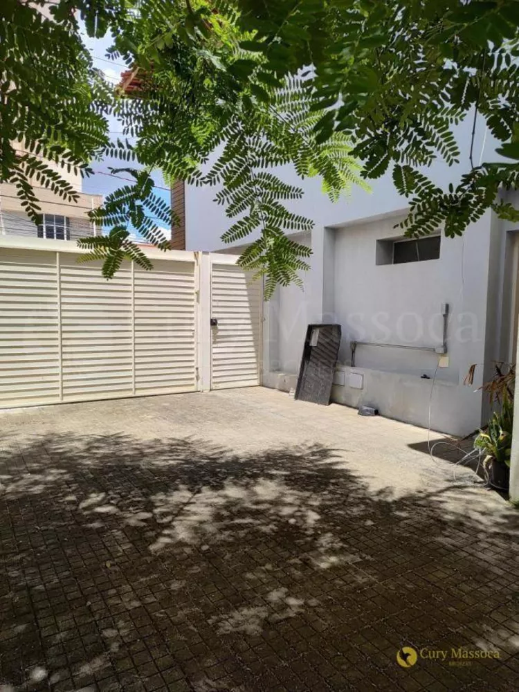 Casa à venda com 4 quartos, 240m² - Foto 2