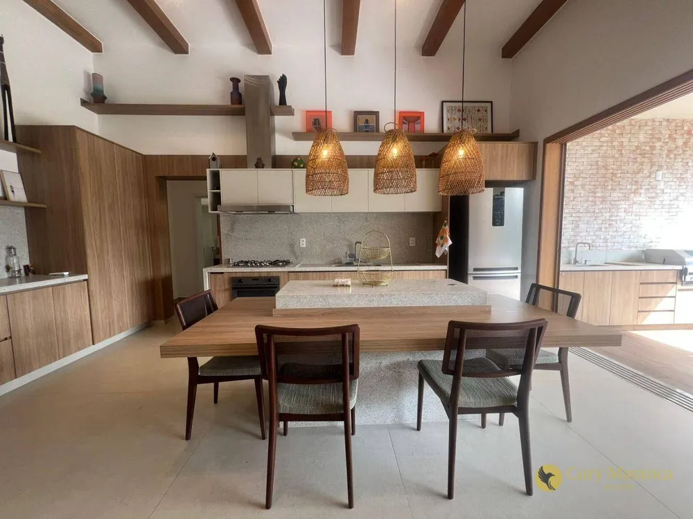 Casa, 3 quartos, 204 m² - Foto 1