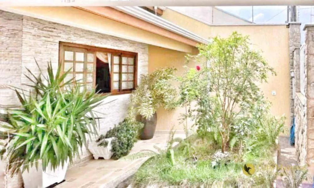 Casa à venda com 3 quartos, 250m² - Foto 1