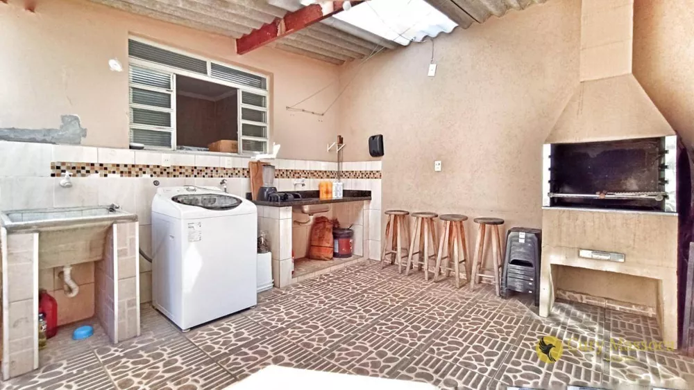 Casa à venda com 3 quartos, 179m² - Foto 4