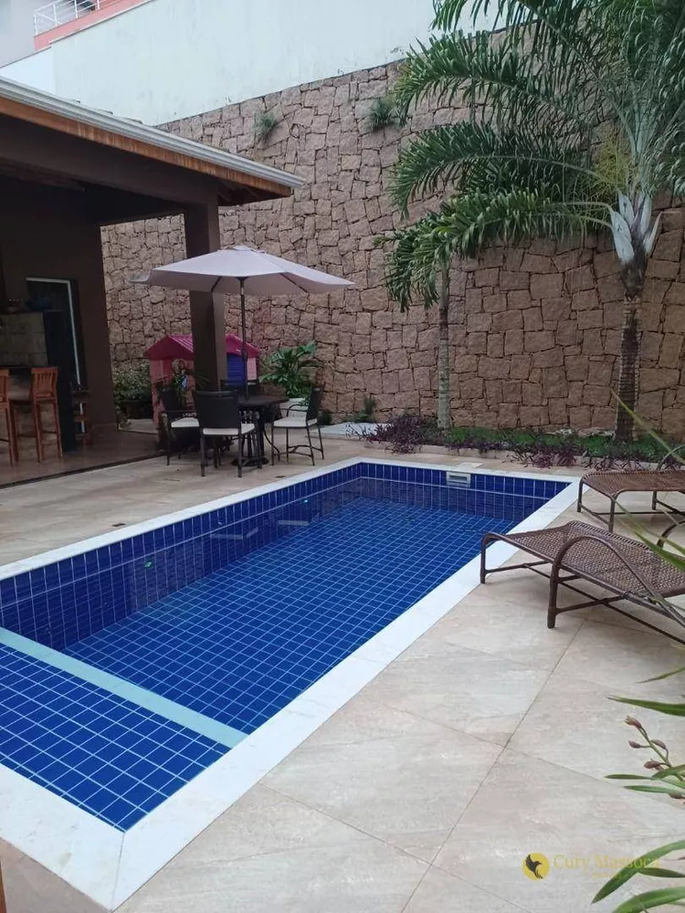 Casa de Condomínio à venda com 3 quartos, 290m² - Foto 1