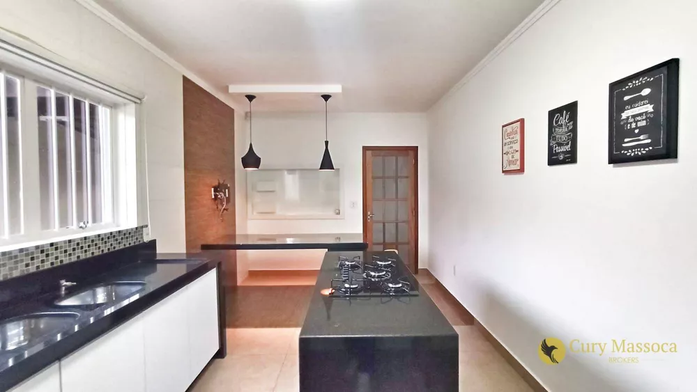 Casa à venda e aluguel com 3 quartos, 200m² - Foto 4