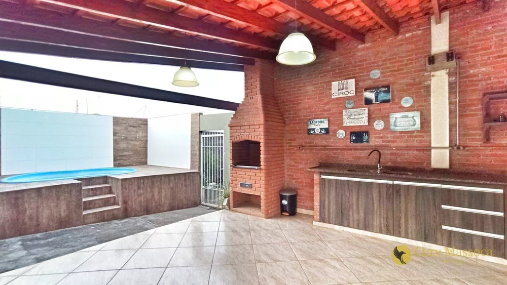 Casa à venda e aluguel com 3 quartos, 200m² - Foto 2