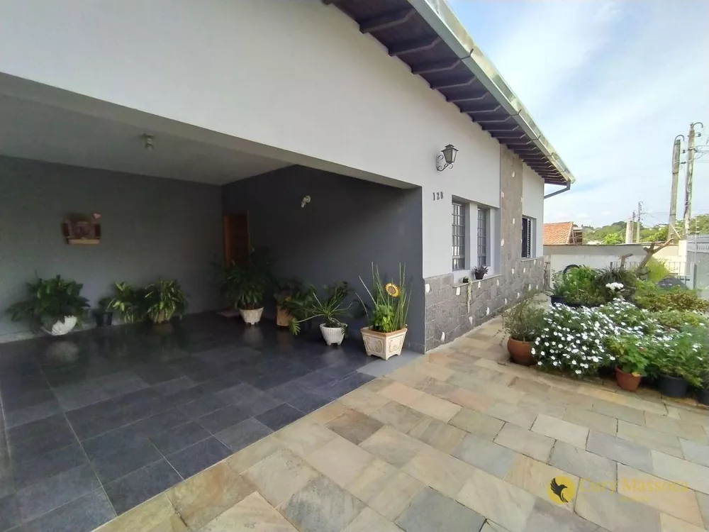 Casa à venda com 3 quartos, 177m² - Foto 1