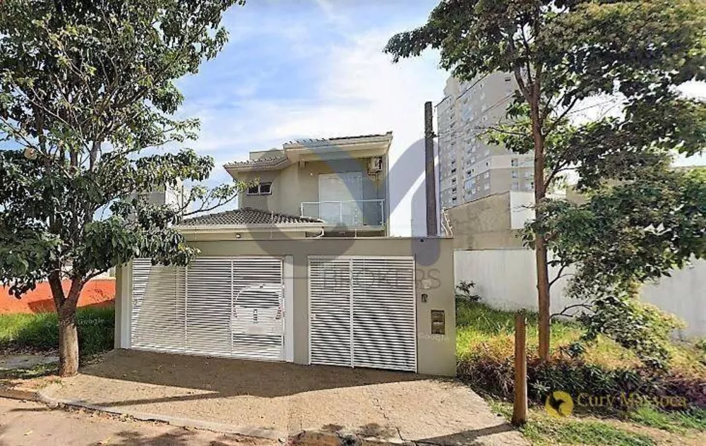 Casa à venda com 3 quartos, 200m² - Foto 1