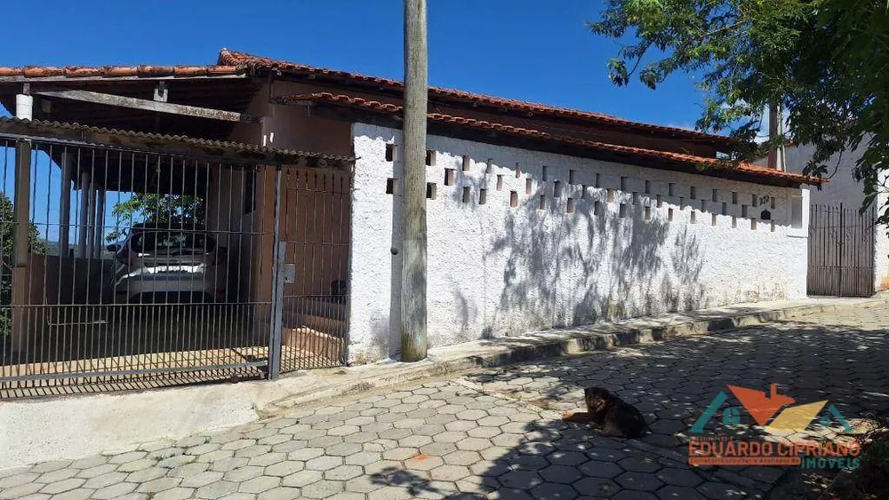 Casa à venda com 3 quartos, 250m² - Foto 1