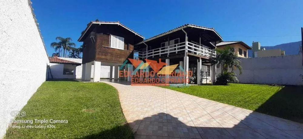 Casa à venda com 4 quartos, 150m² - Foto 1