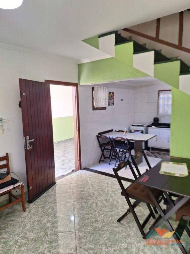 Casa à venda com 3 quartos, 100m² - Foto 4