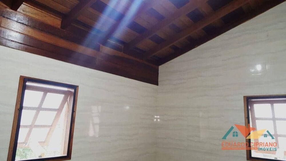 Casa de Condomínio à venda e aluguel com 5 quartos, 400m² - Foto 1
